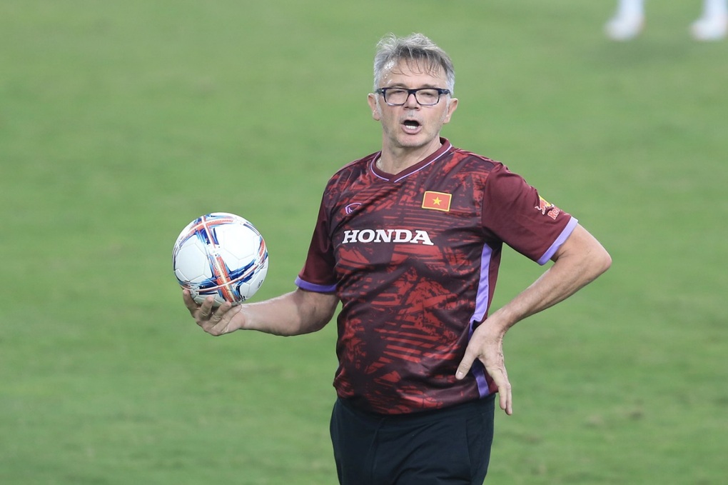 HLV Philippe Troussier yêu cầu đặc biệt với U23 và đội tuyển Việt Nam - 2 HLV Philippe Troussier yêu cầu đặc biệt với U23 và đội tuyển Việt Nam - 2
