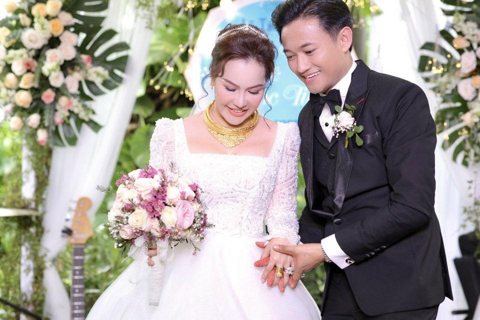 Quý Bình: Vợ tôi có những thứ mà các cô gái hiện đại bây giờ không có - 5 Quý Bình: Vợ tôi có những thứ mà các cô gái hiện đại bây giờ không có - 5