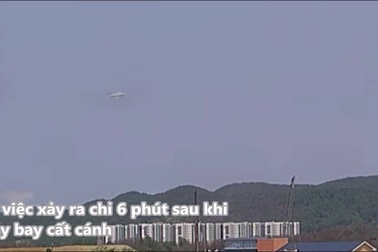 Khoảnh khắc máy bay quân sự của Hàn Quốc rơi xuống đất và nổ tung