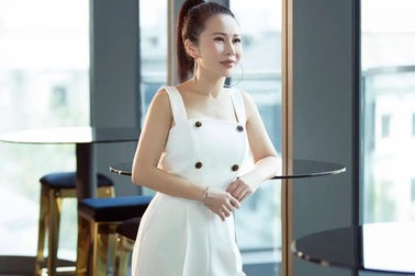 Hoa khôi doanh nhân Lan Phương thanh lịch trong bộ ảnh thời trang