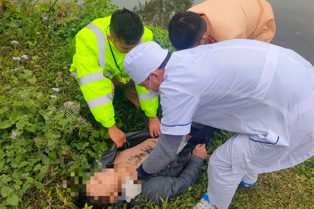 Lạng Sơn: Cứu nam thanh niên nằm thoi thóp dưới cầu Mai Pha - 2 Lạng Sơn: Cứu nam thanh niên nằm thoi thóp dưới cầu Mai Pha - 2