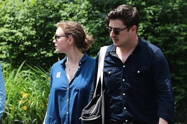 Carey Mulligan dạo phố giữa tin đồn mang thai