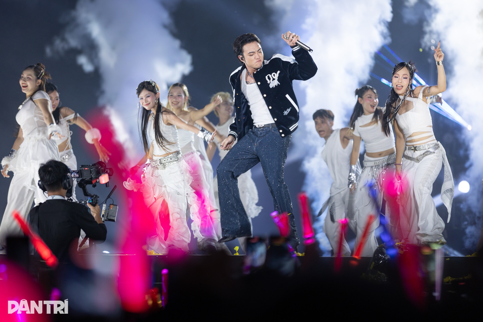 SOOBINがモノコードソロを演奏、DJスネークが5万人の観客に10億回再生のヒット曲を届ける - 7 SOOBIN độc tấu đàn bầu, DJ Snake mang hit tỷ view đãi 50.000 khán giả - 7