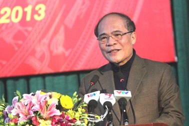 Chủ tịch Quốc hội Nguyễn Sinh Hùng thăm ĐH Vinh