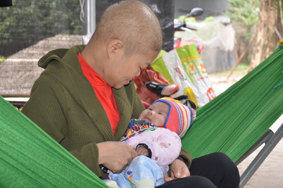 Thương người mẹ ung thư quên đi cái chết để níu giữ đứa con trong bụng - 3 Thương người mẹ ung thư quên đi cái chết để níu giữ đứa con trong bụng - 3