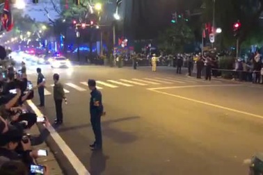 Đoàn xe của Chủ tịch Kim Jong-un di chuyển trên đường