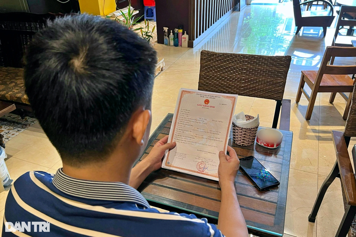 Ông bố Hà Nội sửng sốt khi giấy khai sinh của con ghi mình... đã chết - 1 Ông bố Hà Nội sửng sốt khi giấy khai sinh của con ghi mình... đã chết - 1