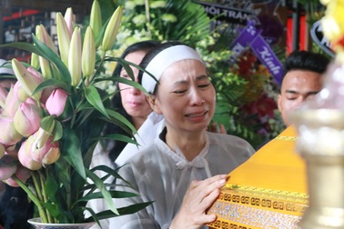 Linh cữu NSƯT Thanh Hoàng "ghé thăm" nhà, sân khấu kịch 5B lần cuối cùng