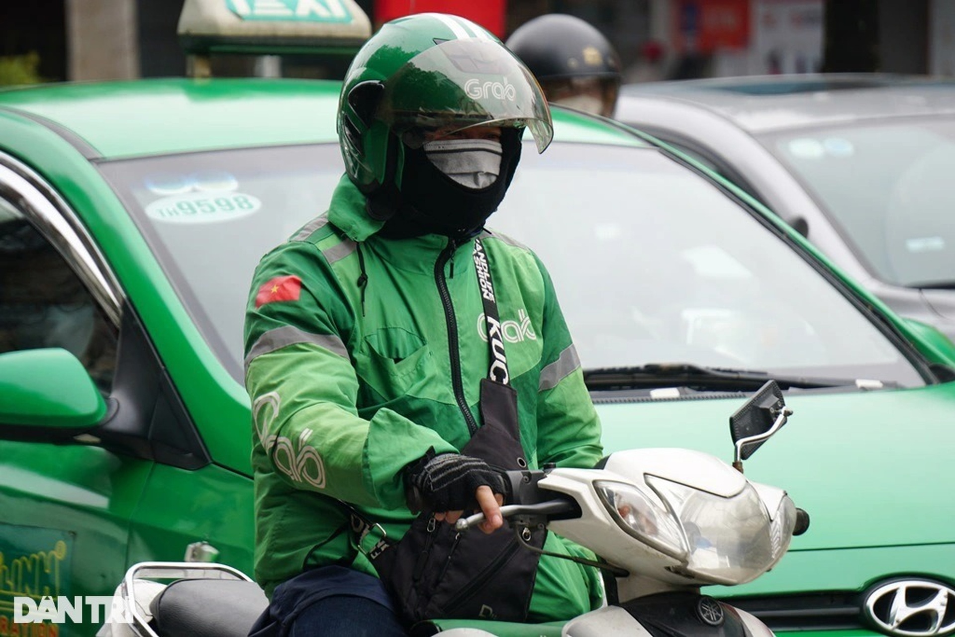Người lao động chật vật mưu sinh trong giá lạnh thấu xương - 11 Người lao động chật vật mưu sinh trong giá lạnh thấu xương - 11