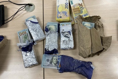 5 khách nhập cảnh Nội Bài mang ngoại tệ trái phép, ước khoảng 14 tỷ đồng