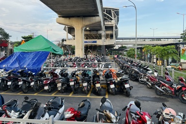 TPHCM xem xét xây thêm bãi giữ xe quanh ga metro