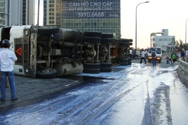 Lắp camera theo dõi giao thông trên cầu vượt “tử thần”
