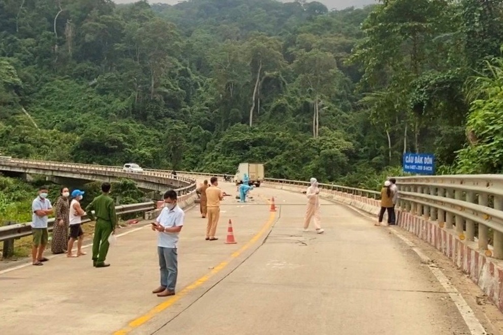 Đi xe máy về quê tránh dịch, hai mẹ con bị tai nạn tử vong thương tâm - 1 Đi xe máy về quê tránh dịch, hai mẹ con bị tai nạn tử vong thương tâm - 1