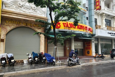 Sau khi cảnh sát kiểm tra, nhiều tiệm vàng ở Thanh Hóa bất ngờ đóng cửa