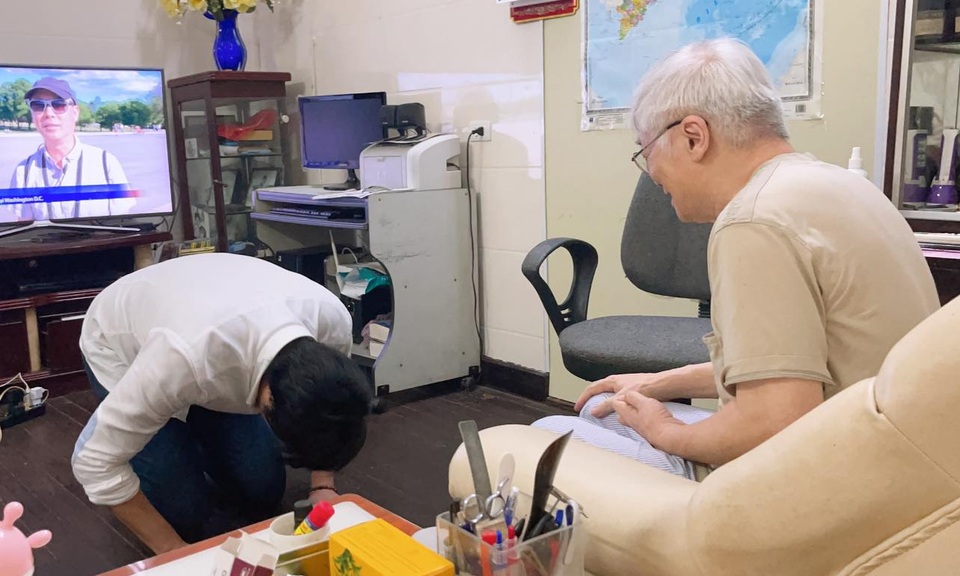 Hương Tràm diện váy rộng giữa nghi vấn đang mang bầu - 11 Hương Tràm diện váy rộng giữa nghi vấn đang mang bầu - 11