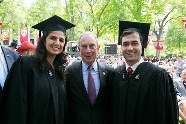 Tỷ phú truyền thông Bloomberg: "Đừng chọn việc dựa trên tiền lương"