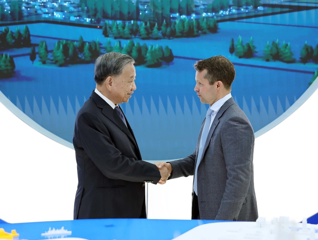 Secretário-geral To Lam se reúne com empresas finlandesas e visita comunidade vietnamita - 1 Tổng Bí thư Tô Lâm gặp gỡ doanh nghiệp Phần Lan, thăm cộng đồng người Việt - 1
