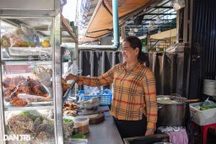 Người Việt ở Campuchia hào hứng cổ vũ Việt Nam tại SEA Games 32