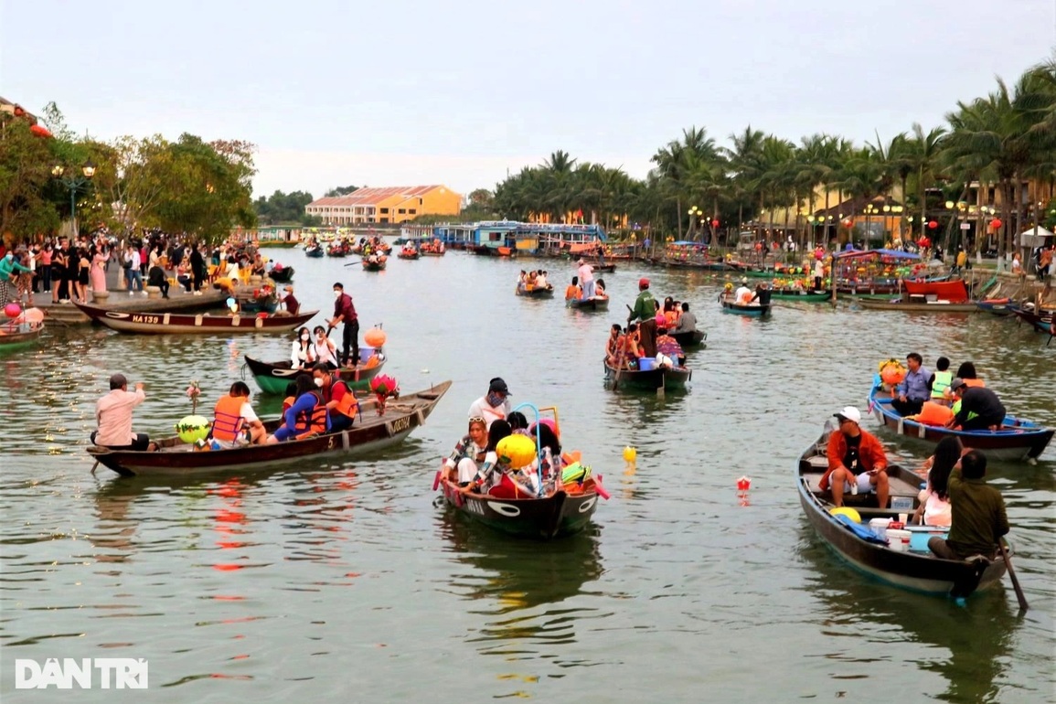 Hết kỳ nghỉ Tết, Hội An vẫn đón hàng nghìn khách tham quan mỗi ngày - 7 Hết kỳ nghỉ Tết, Hội An vẫn đón hàng nghìn khách tham quan mỗi ngày - 7