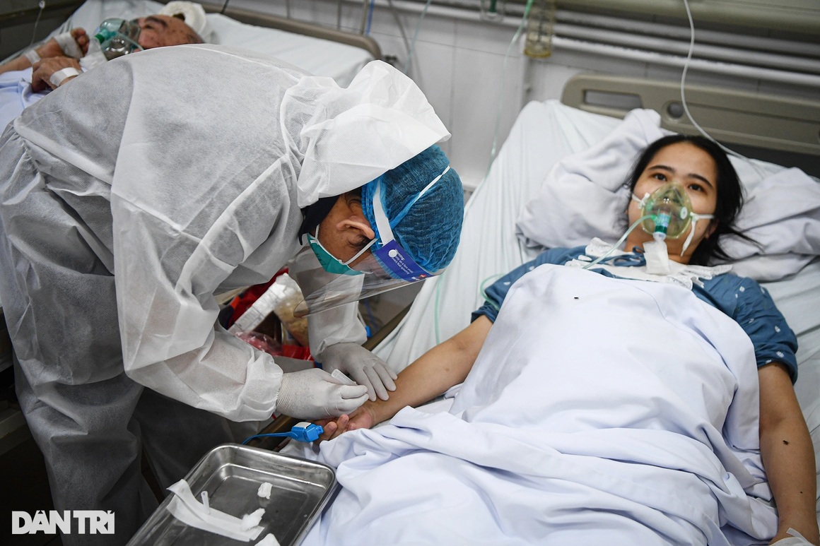 Một ngày trong khu điều trị bệnh nhân Covid-19 triệu chứng nặng ở Hà Nội - 11 Một ngày trong khu điều trị bệnh nhân Covid-19 triệu chứng nặng ở Hà Nội - 11