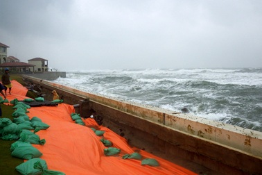 Bão đổ bộ vào Đà Nẵng - Quảng Nam, miền Trung mưa to