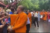 "Cúng dường như ở chùa Ba Vàng là không phù hợp"