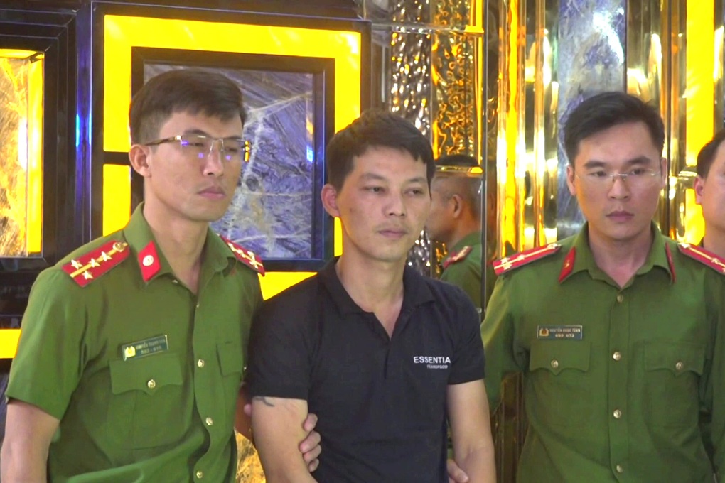 Mua bán trẻ em phục vụ quán karaoke, 2 đối tượng lĩnh 26 năm tù - 1 Mua bán trẻ em phục vụ quán karaoke, 2 đối tượng lĩnh 26 năm tù - 1