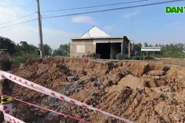 Gấp rút điều tra nguyên nhân đường 80 tỉ chưa hoàn công đã sụt lún