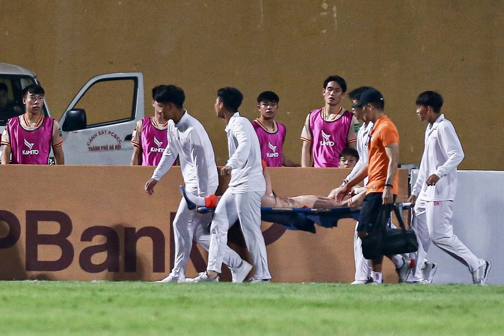 Lê Văn Đô chấn thương nặng trong ngày CLB Công An Hà Nội bị cầm hòa - 6 Lê Văn Đô chấn thương nặng trong ngày CLB Công An Hà Nội bị cầm hòa - 6