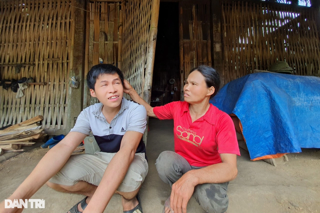 Người mẹ nghèo ôm con trai đi khắp nơi chữa bệnh rồi trở về 2 bàn tay trắng - 7 Người mẹ nghèo ôm con trai đi khắp nơi chữa bệnh rồi trở về 2 bàn tay trắng - 7