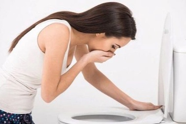 Nữ sinh nhập viện vì “nghiện” ăn uống, móc họng gây nôn