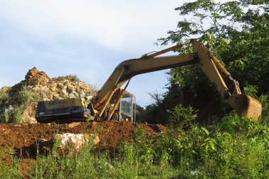 Dùng mìn công phá đá tìm thi thể nạn nhân bị vùi lấp 