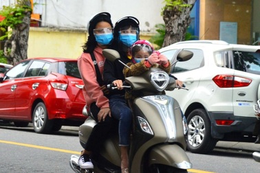 Người Đà Nẵng co ro trong thời tiết se lạnh đầu mùa