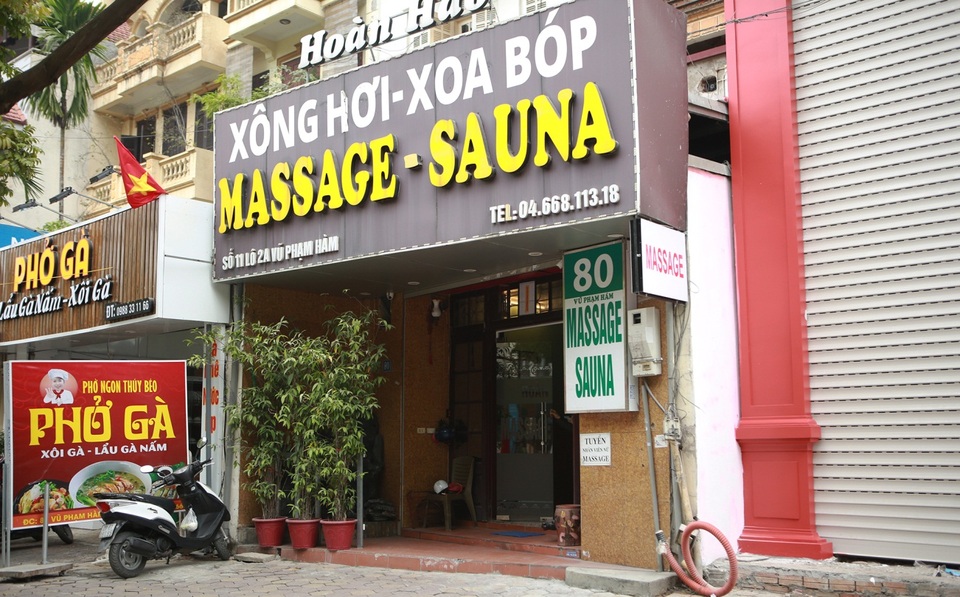 Quán karaoke, massage đóng cửa im lìm sau lệnh dừng hoạt động - 12 Quán karaoke, massage đóng cửa im lìm sau lệnh dừng hoạt động - 12