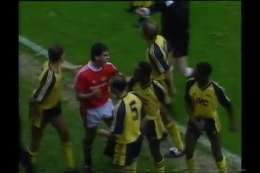 Hỗn chiến giữa Arsenal và Man Utd