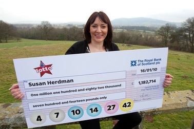 Trúng số 36 tỷ đồng, cô thợ làm tóc vẫn quyết về sống ở trại lợn