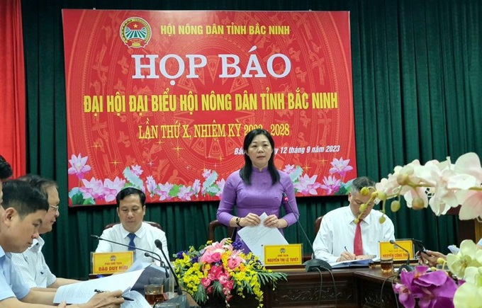 Chủ tịch Hội Nông dân tỉnh Bắc Ninh - Nguyễn Thị Lệ Tuyết chủ trì buổi họp báo.