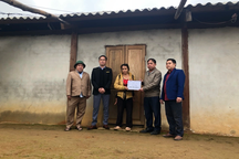 Bàn giao 10 ngôi nhà tình nghĩa cho người dân xã biên giới Na Ngoi