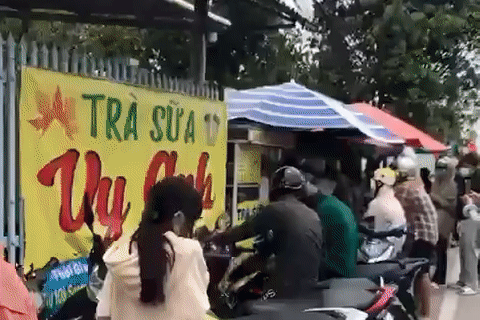 Xe trà mãng cầu người mua xếp hàng dài, nữ tiktoker bán hơn 100kg/ngày - 1 Xe trà mãng cầu người mua xếp hàng dài, nữ tiktoker bán hơn 100kg/ngày - 1