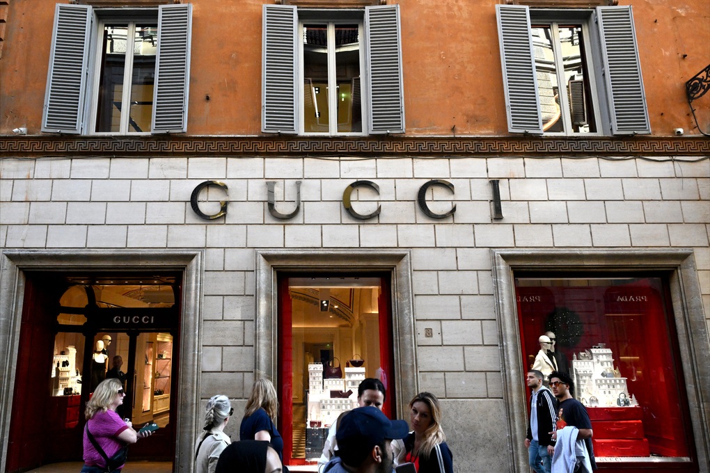 Gucci tuyên bố không rời bỏ “Made in Italy” giữa bão thuế quan Mỹ - 1 Gucci tuyên bố không rời bỏ “Made in Italy” giữa bão thuế quan Mỹ - 1