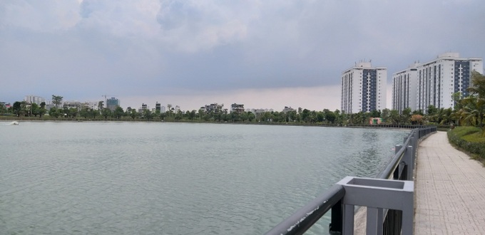 Hà Nội: Kinh hãi mùi hôi của cá chết nổi trên hồ giữa đô thị - Ảnh 9. Hà Nội: Kinh hãi mùi hôi của cá chết nổi trên hồ giữa đô thị - Ảnh 9.