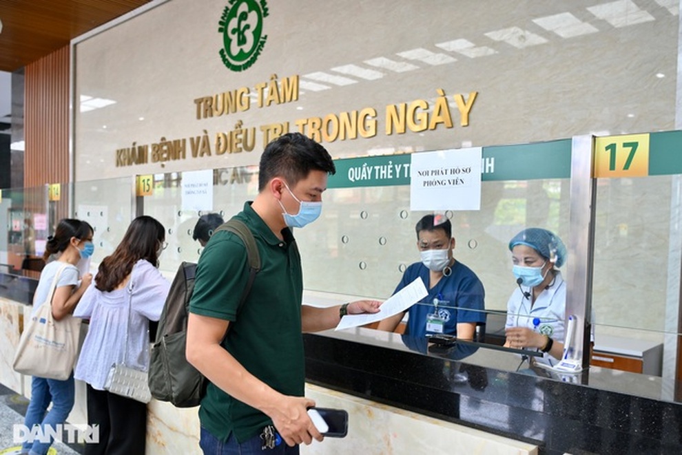 Phóng viên tuyến đầu Báo Dân trí vững tâm tác nghiệp sau khi tiêm vắc xin - 1 Phóng viên tuyến đầu Báo Dân trí vững tâm tác nghiệp sau khi tiêm vắc xin - 1