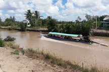 Sạt lở đường vào chùa có tượng Phật cao nhất miền Tây: Đề nghị cấm tàu chạy