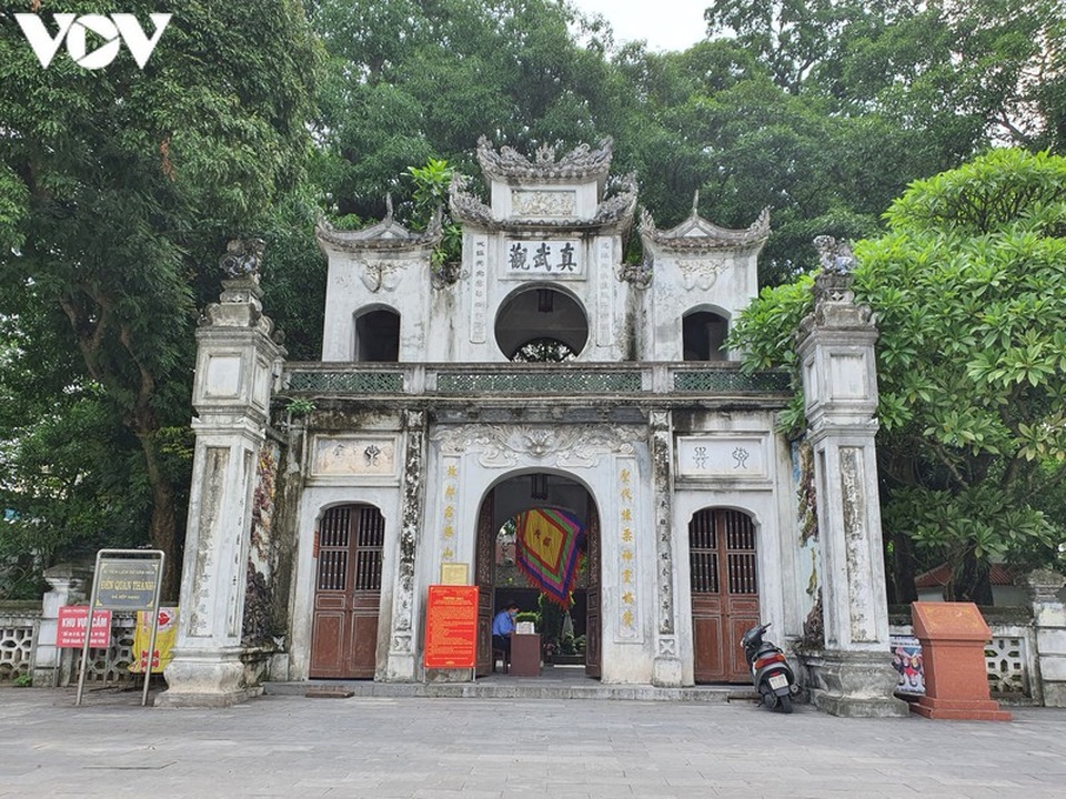 Nhiều di tích, danh lam thắng cảnh tại Hà Nội vẫn mở cửa nhưng không có khách - 7 Nhiều di tích, danh lam thắng cảnh tại Hà Nội vẫn mở cửa nhưng không có khách - 7