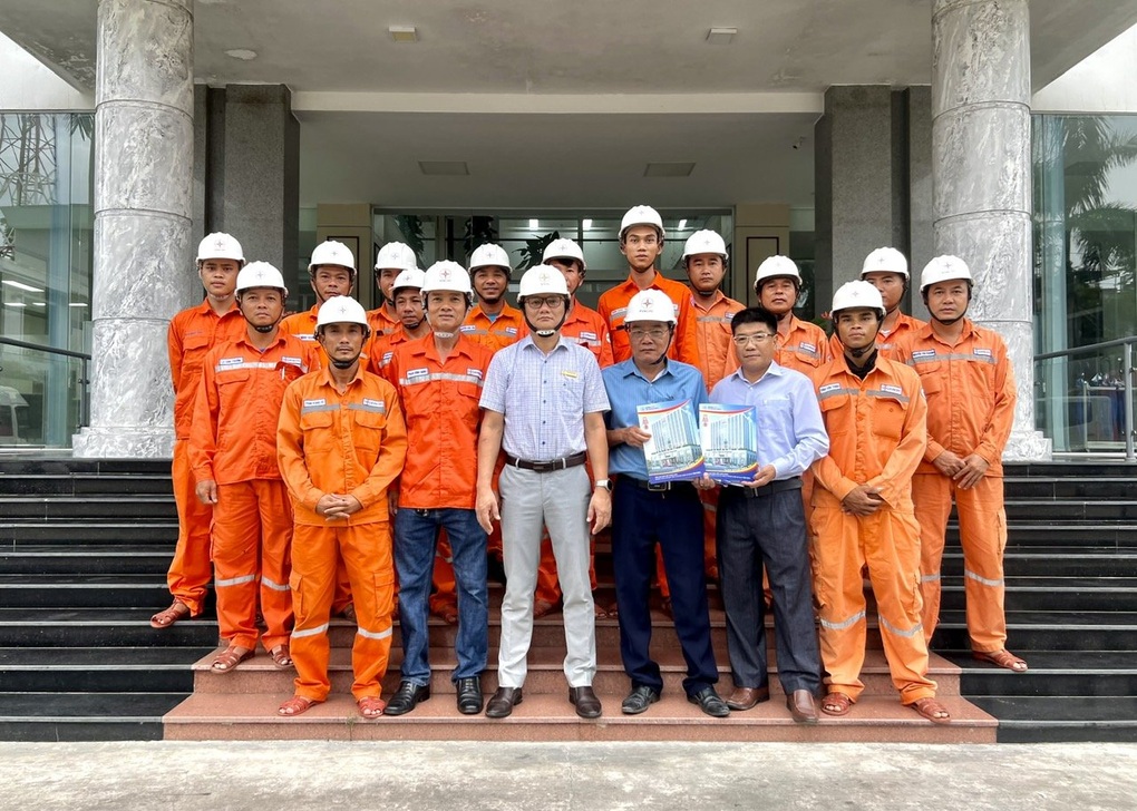 EVNCPC tăng cường 180 nhân lực thi công đường dây 500kV mạch 3 Quảng Trạch - Phố Nối - 1 EVNCPC tăng cường 180 nhân lực thi công đường dây 500kV mạch 3 Quảng Trạch - Phố Nối - 1