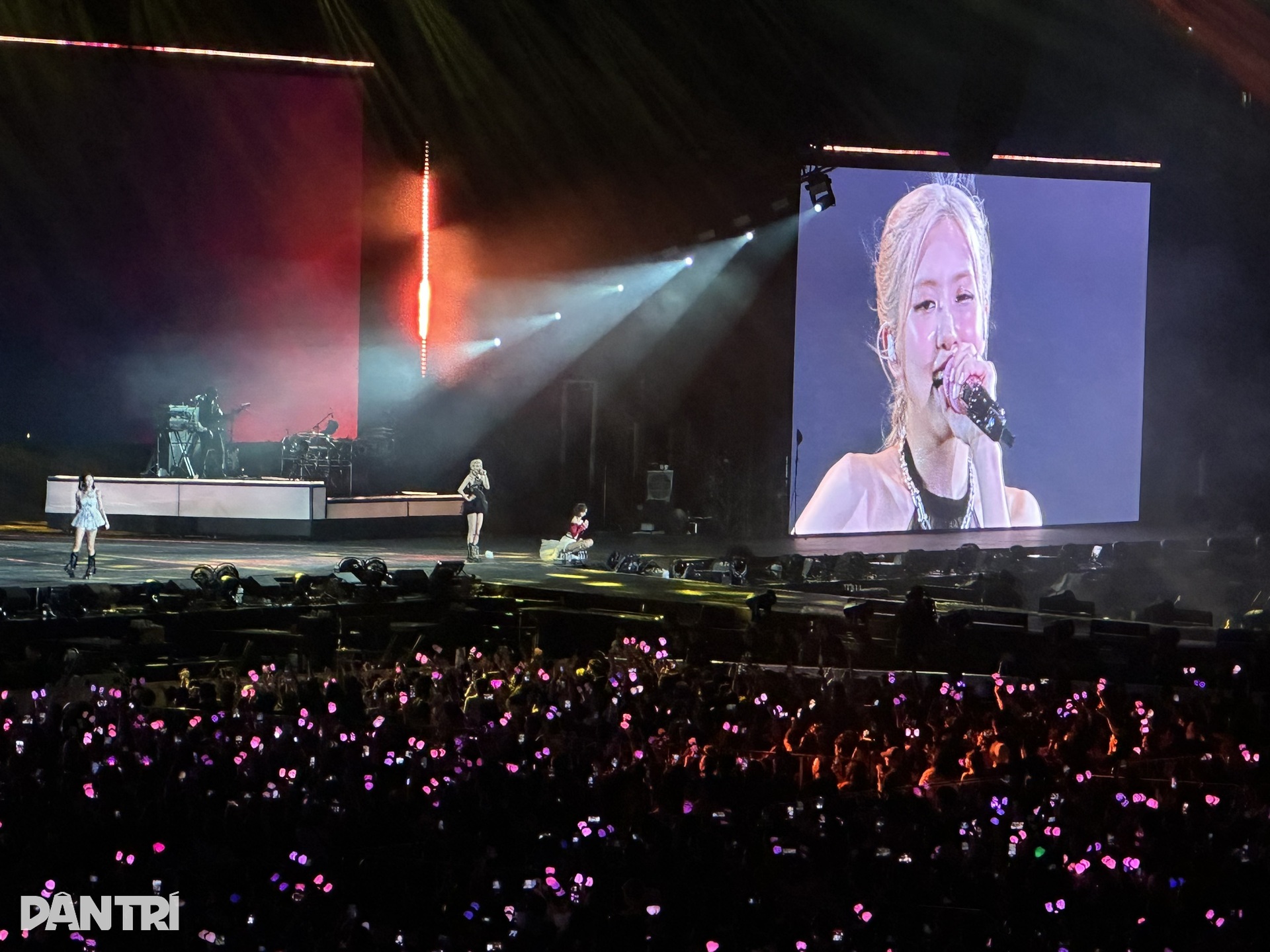 Blackpink chiều lòng khán giả Việt trong đêm nhạc 30.000 người xem - 14 Blackpink chiều lòng khán giả Việt trong đêm nhạc 30.000 người xem - 14