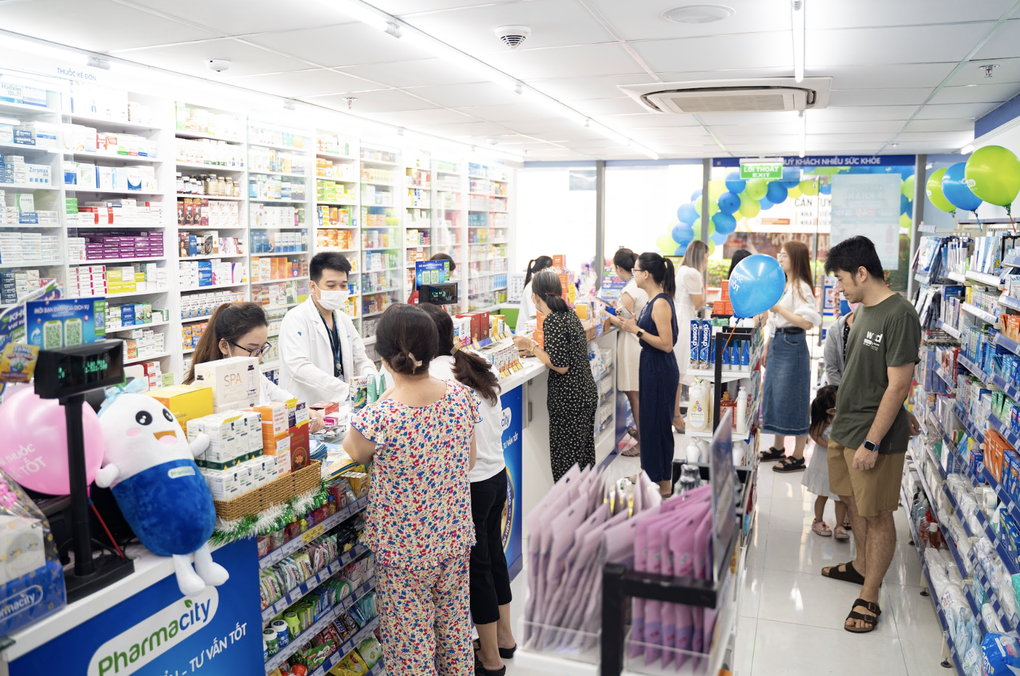 Người dân ồ ạt mua thuốc Tamiflu, dược sĩ nói không nên tích trữ - 2 Người dân ồ ạt mua thuốc Tamiflu, dược sĩ nói không nên tích trữ - 2
