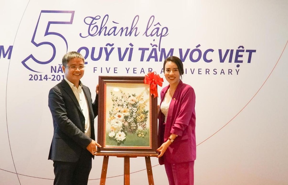 Thêm một cây cầu được xây dựng nhân kỷ niệm 5 năm Quỹ Vì Tầm Vóc Việt - 2 Thêm một cây cầu được xây dựng nhân kỷ niệm 5 năm Quỹ Vì Tầm Vóc Việt - 2