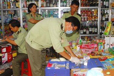 Thị trường thực phẩm ngày tết: Hàng lậu, hàng bẩn tràn lan 