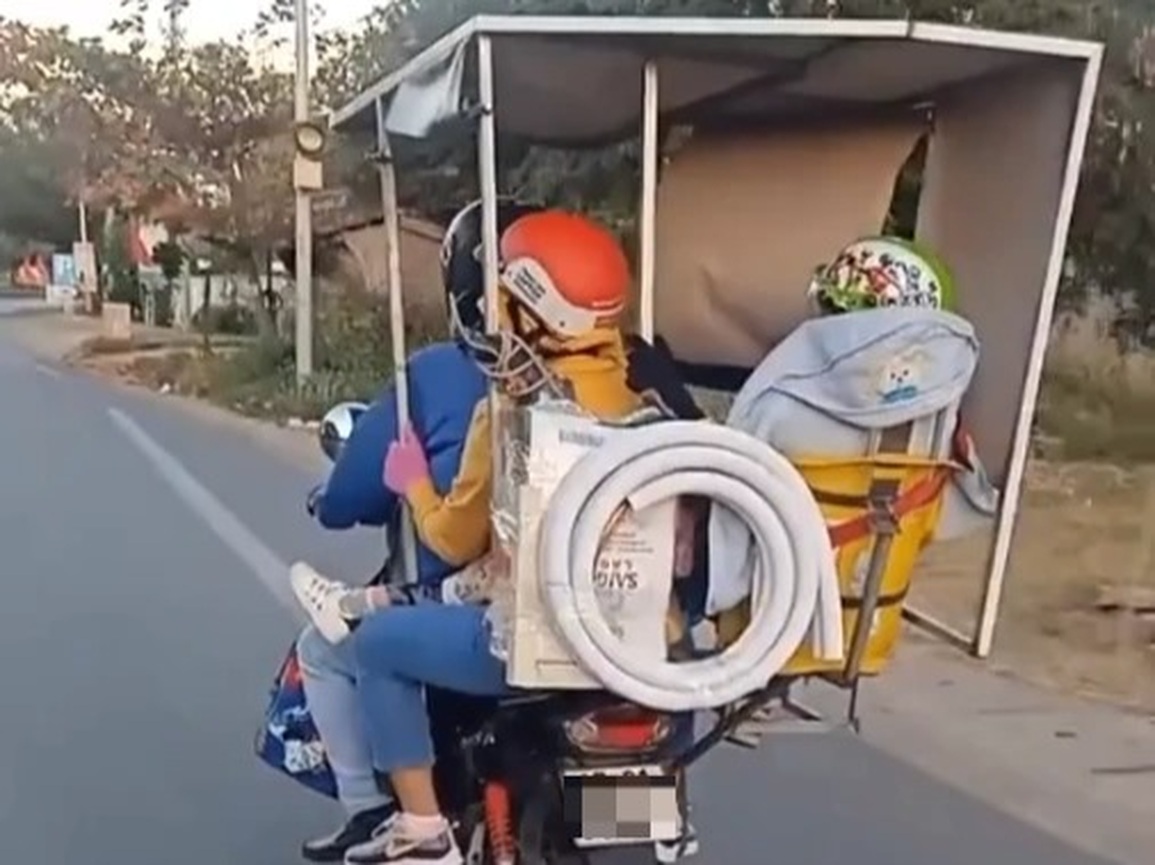 Ông bố chế xe giường nằm chở vợ con về quê ngày Tết gây tranh cãi - 2 Ông bố chế xe giường nằm chở vợ con về quê ngày Tết gây tranh cãi - 2